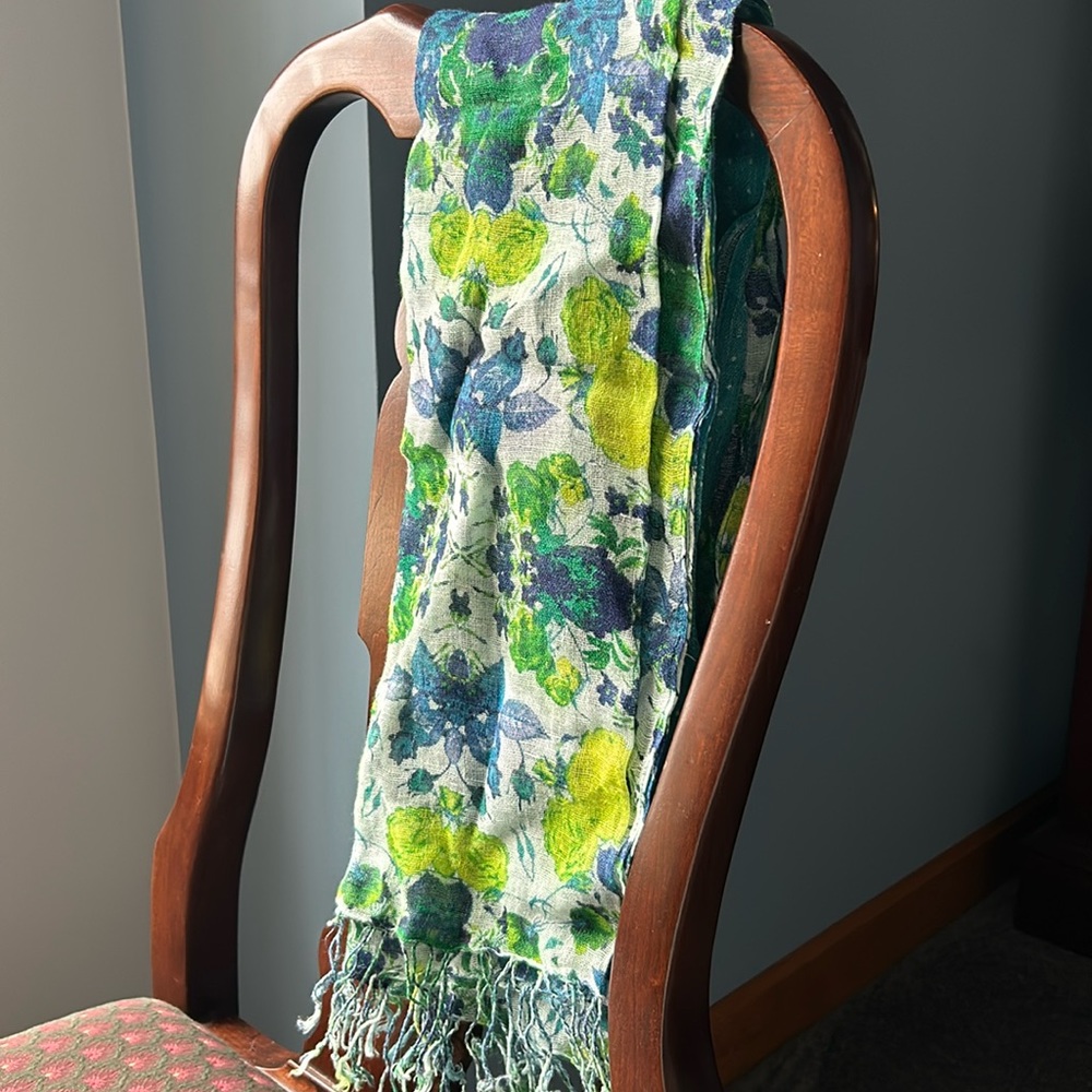 100% linen scarf NWT